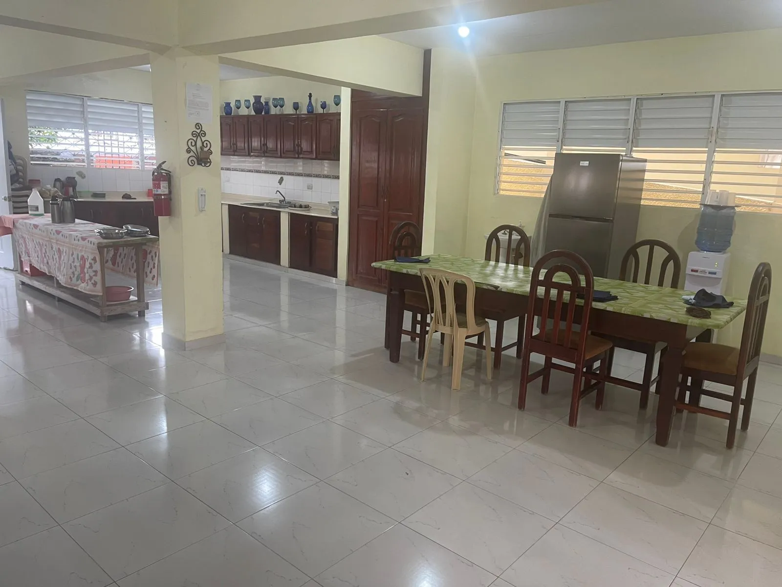 Área de comedor y cocina del hogar
