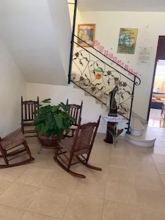 Área interior del hogar para atención y descanso