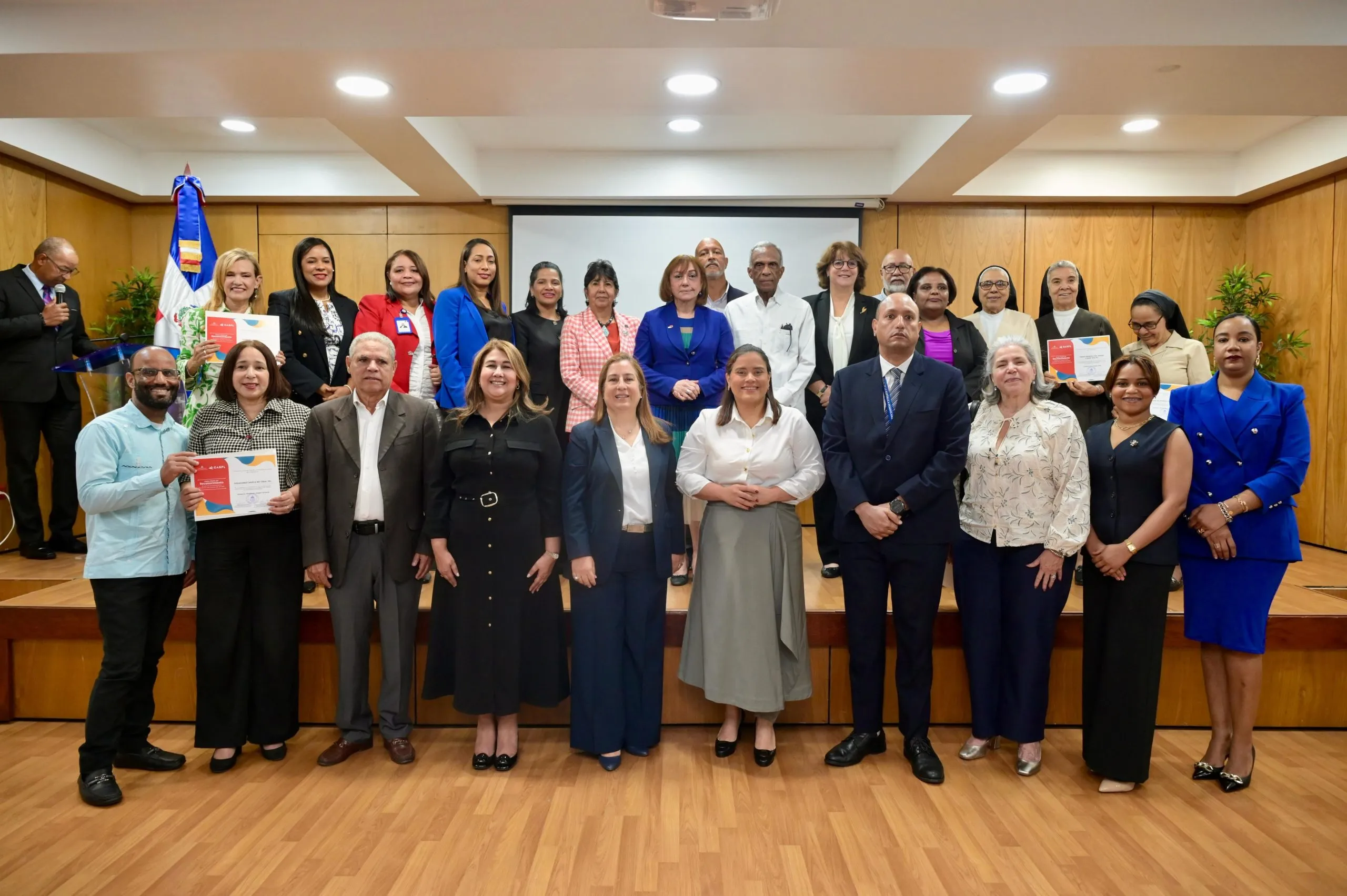 Representantes de asociaciones sin fines de lucro durante el reconocimiento anual a la transparencia y rendición de cuentas